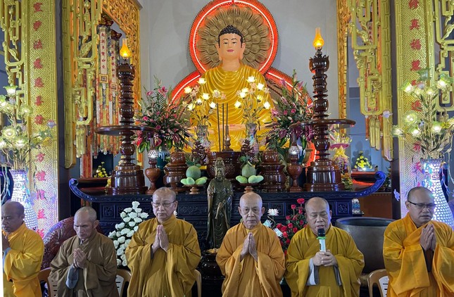 Chư tôn đức chứng minh buổi lễ Chư tôn đức chứng minh buổi lễ