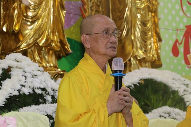 Hòa thượng Thích Chơn Minh ban đạo từ Hòa thượng Thích Chơn Minh ban đạo từ