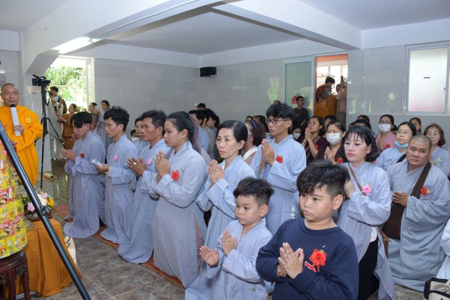 Phật tử tác bạch dâng cúng pháp y Phật tử tác bạch dâng cúng pháp y