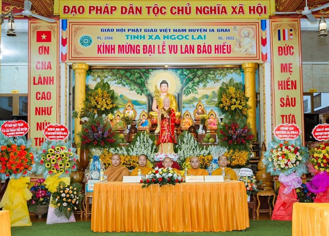 Chư tôn đức chứng minh buổi lễ Chư tôn đức chứng minh buổi lễ