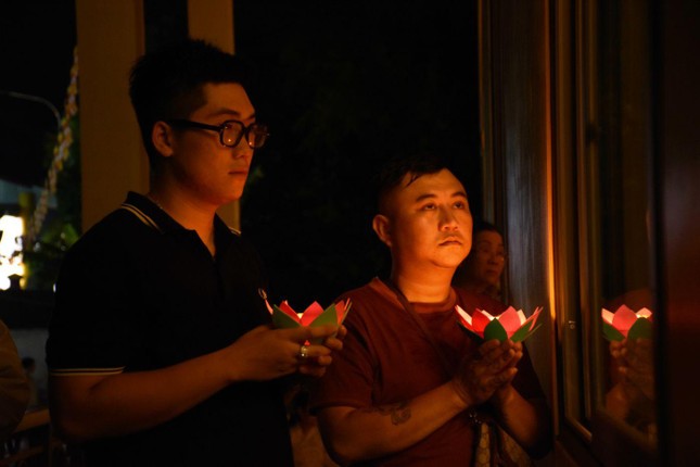 Lắng lòng nghĩ về nghĩa mẹ, công cha Lắng lòng nghĩ về nghĩa mẹ, công cha