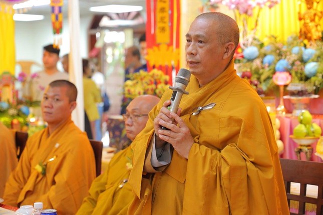 Thượng tọa Thích Tâm Chơn khuyến tấn hàng Phật tử Thượng tọa Thích Tâm Chơn khuyến tấn hàng Phật tử