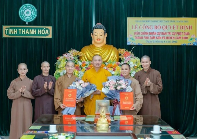 Trao quyết định điều chỉnh nhân sự đến Ban Trị sự GHPGVN TP.Sầm Sơn và huyện Cẩm Thủy, nhiệm kỳ 2021-2026 Trao quyết định điều chỉnh nhân sự đến Ban Trị sự GHPGVN TP.Sầm Sơn và huyện Cẩm Thủy, nhiệm kỳ 2021-2026