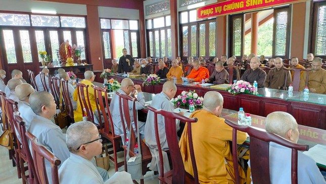 Chư tôn đức Tăng Ni tham dự hội nghị Chư tôn đức Tăng Ni tham dự hội nghị