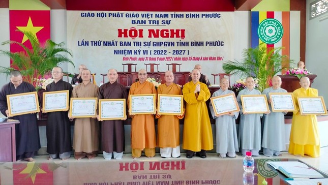 Trao Bằng công đức đến tập thể, cá nhân có nhiều đóng góp cho đại hội Trao Bằng công đức đến tập thể, cá nhân có nhiều đóng góp cho đại hội