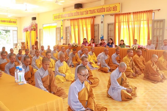 Tăng Ni sinh tham dự buổi lễ Tăng Ni sinh tham dự buổi lễ