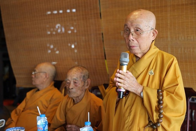 Hòa thượng Thích Tịnh Hạnh ban đạo từ Hòa thượng Thích Tịnh Hạnh ban đạo từ