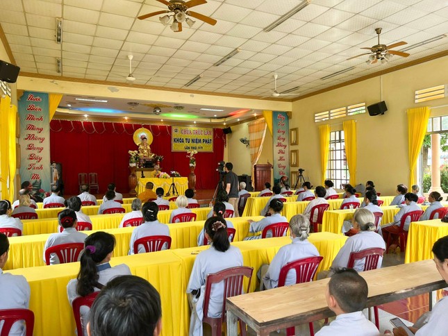 Nghe pháp thoại Nghe pháp thoại