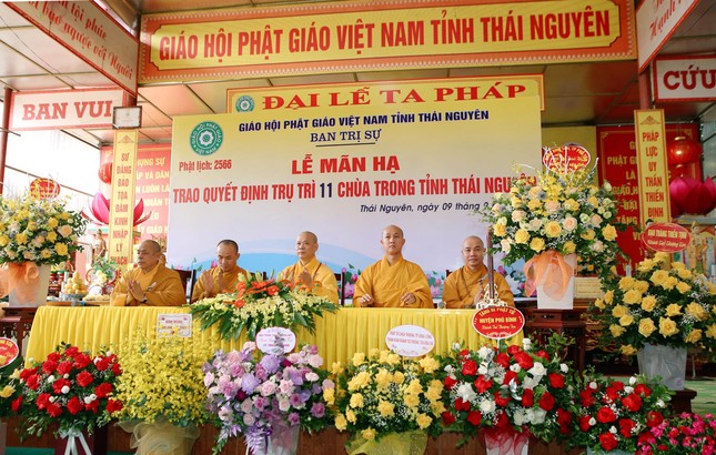 Chư tôn đức chứng minh buổi lễ Chư tôn đức chứng minh buổi lễ