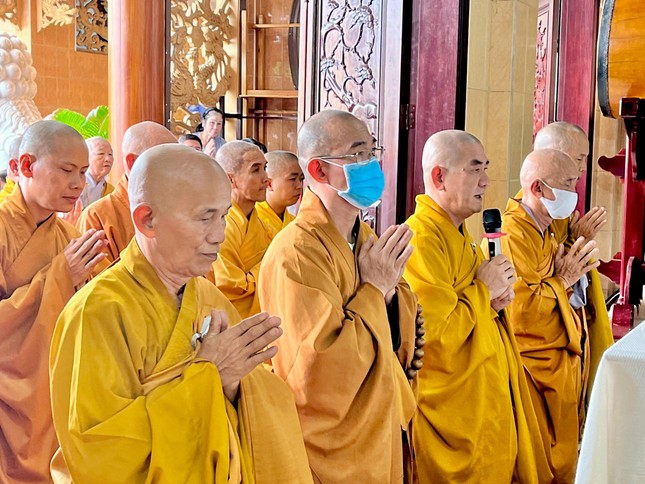 Đại diện môn đồ pháp quyến dâng lời tác bạch