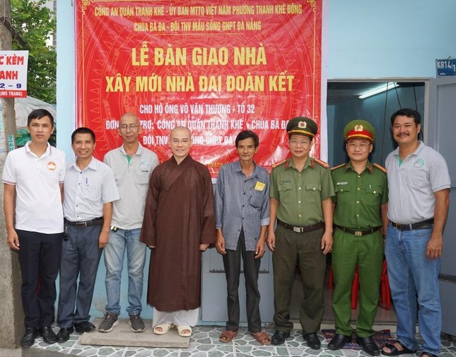 Bàn giao nhà Đại đoàn kết cho hộ ông Võ Văn Thương