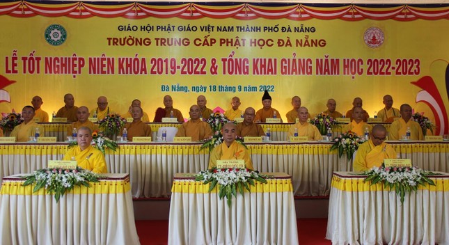 Chư tôn đức chứng minh buổi lễ