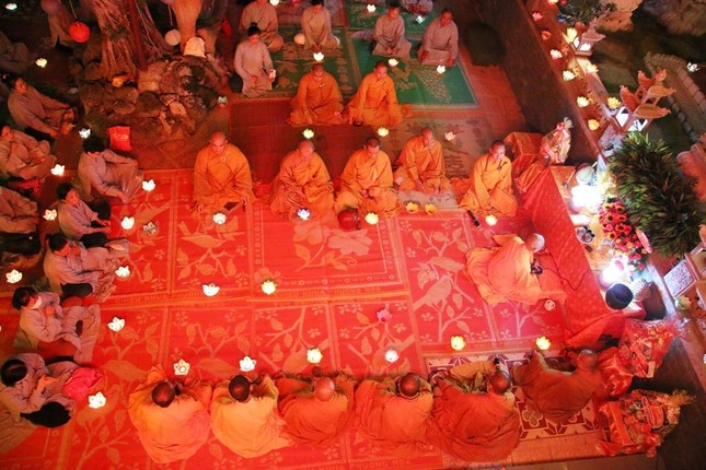 Đêm hoa đăng tưởng niệm ân sư