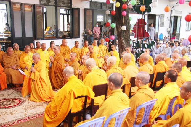 Đại diện môn đồ pháp quyến dâng lời tác bạch