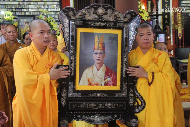 Cung thỉnh di ảnh cố Trưởng lão Hòa thượng rời Giác linh đường