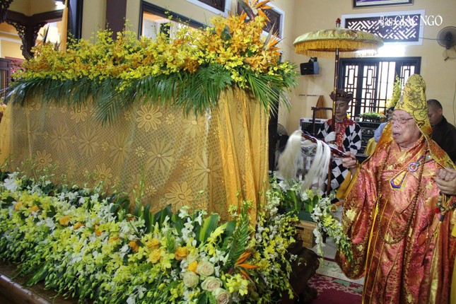 Trưởng lão Hòa thượng Thích Như Thọ phất trần