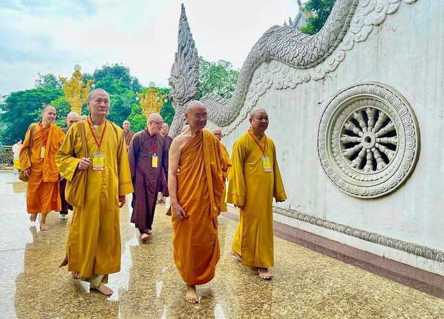 Tham quan, khảo sát các kiến trúc tại chùa Bửu Long