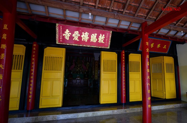 Tấm biển "Sắc tứ Bác Ái tự" do vua Bảo Đại ban Tấm biển "Sắc tứ Bác Ái tự" do vua Bảo Đại ban