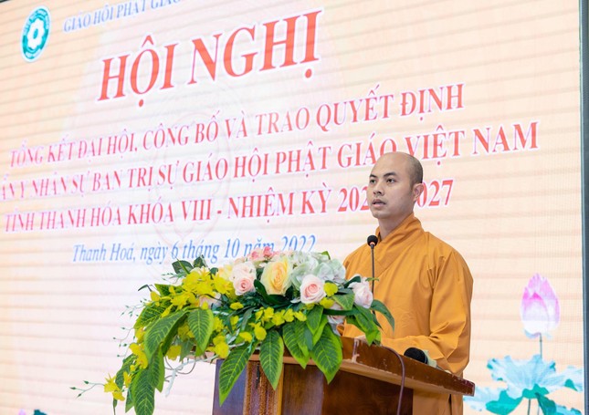 Đại đức Thích Nguyên Phong công bố quyết định chuẩn y nhân sự Đại đức Thích Nguyên Phong công bố quyết định chuẩn y nhân sự