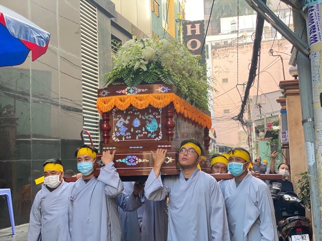 Cung tống kim quan cố Thượng tọa Thích Thiện Nhơn đến nơi trà-tỳ Cung tống kim quan cố Thượng tọa Thích Thiện Nhơn đến nơi trà-tỳ