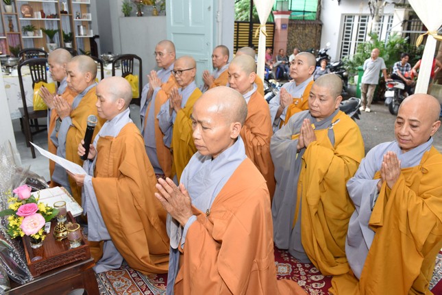 Ni sư Thích nữ Như Trí dâng lời tác bạch cúng dường Ni sư Thích nữ Như Trí dâng lời tác bạch cúng dường