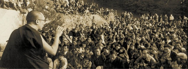 Nhiều người Tây Tạng quan niệm Đức Dalai Lama là hóa thân của Quán Thế Âm Bồ-tát Nhiều người Tây Tạng quan niệm Đức Dalai Lama là hóa thân của Quán Thế Âm Bồ-tát