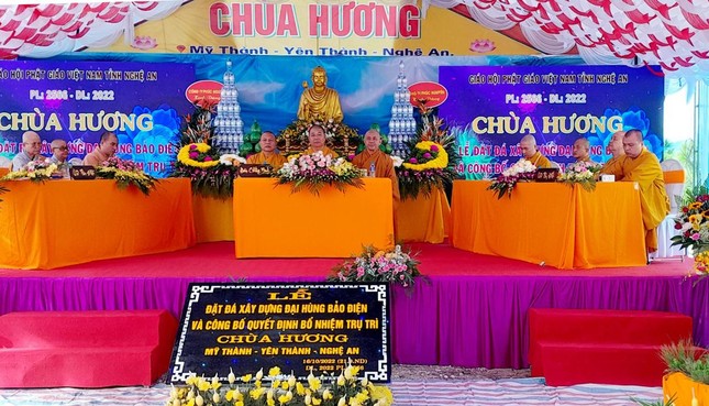 Chư tôn đức chứng minh buổi lễ