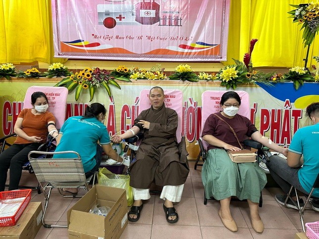 Chư Tăng, Phật tử tham gia hiến máu nhân đạo
