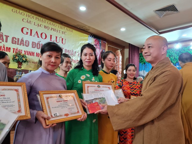 Trao Bằng Tuyên dương công đức