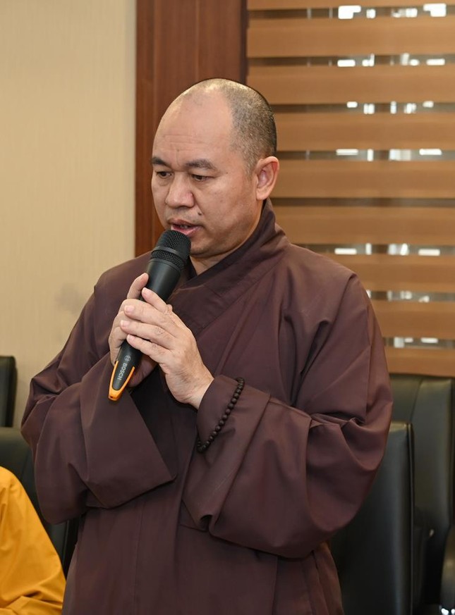 Thượng tọa Thích Đức Thiện phát biểu tại hội nghị