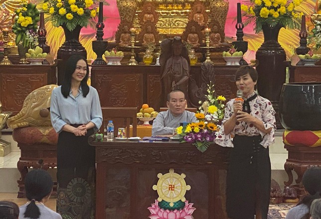 Tọa đàm với chủ đề "Dự án cộng đồng dành cho Phụ nữ, lan tỏa yêu thương đến với Phụ nữ khắp mọi miền" Tọa đàm với chủ đề "Dự án cộng đồng dành cho Phụ nữ, lan tỏa yêu thương đến với Phụ nữ khắp mọi miền"