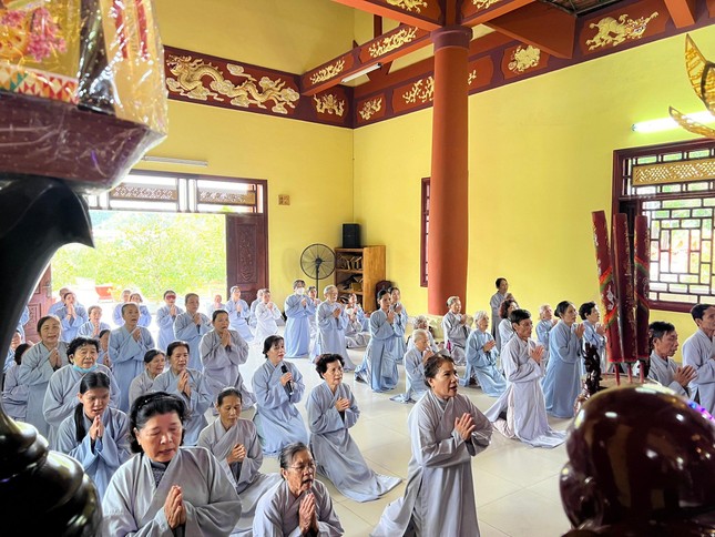 Nhiếp tâm trì danh hiệu Đức Phật A Di Đà