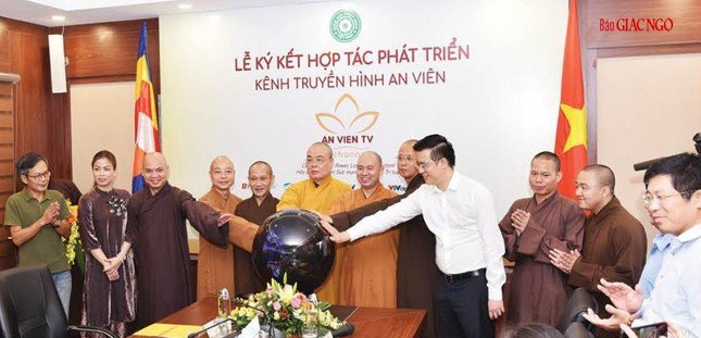 Lễ ký kết hợp tác phát triển Truyền hình An Viên - Ảnh: Y.H
