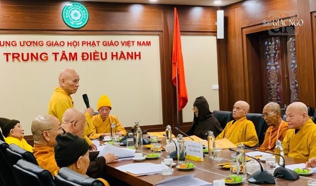 Chư tôn Trưởng lão thảo luận để cùng đi đến thống nhất nhiều nội dung quan trọng được đệ trình tại phiên họp Chư tôn Trưởng lão thảo luận để cùng đi đến thống nhất nhiều nội dung quan trọng được đệ trình tại phiên họp