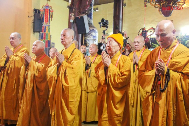 Chư vị giáo phẩm xưng tán Tam bảo