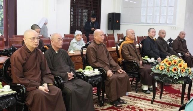 Chư tôn đức Ban Thường trực Ban Trị sự GHPGVN tỉnh Thừa Thiên Huế đón tiếp phái đoàn