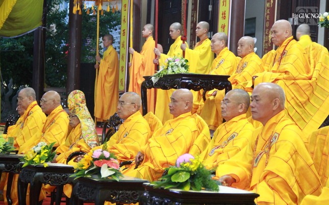 Chư tôn đức chứng minh buổi lễ