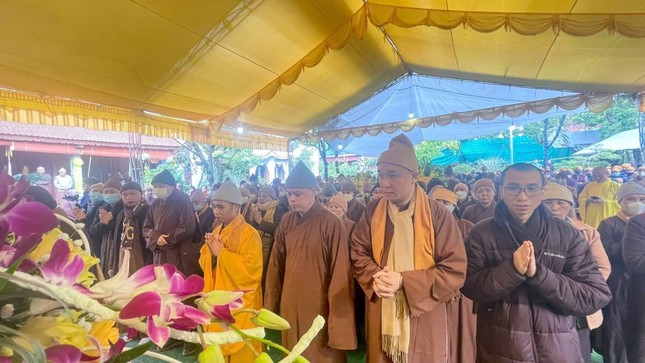 Chư tôn đức Tăng Ni nhất tâm cầu nguyện Chư tôn đức Tăng Ni nhất tâm cầu nguyện