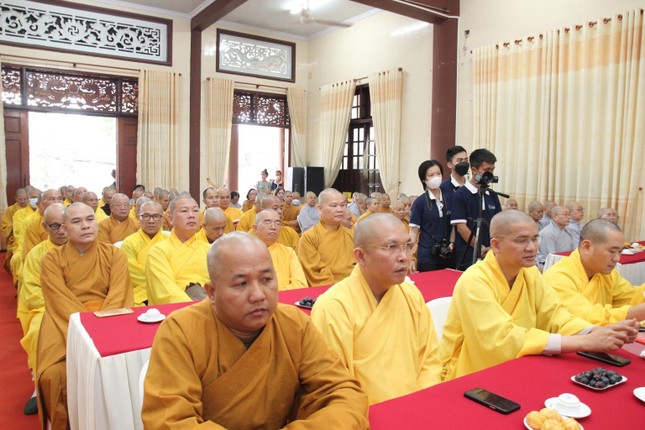 Chư tôn đức tham dự hội nghị