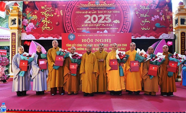 Trao quyết định chuẩn y nhân sự các ban chuyên môn Trao quyết định chuẩn y nhân sự các ban chuyên môn