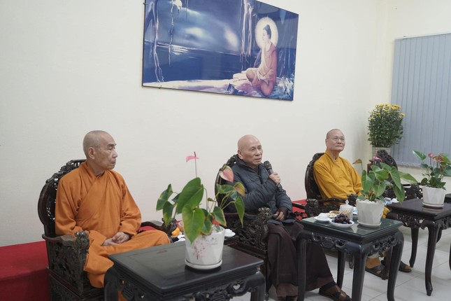 Trưởng lão Hòa thượng Thích Giác Quang ban huấn từ