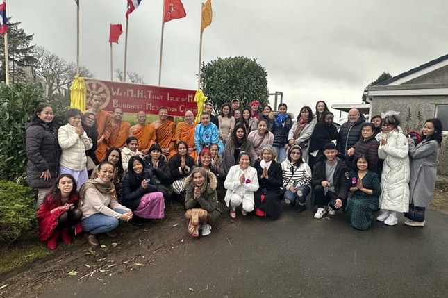 Đảo Man đã mang đến nhiều cơ hội và tạo điều kiện tu học cho các Phật tử và những người quan tâm đến phương pháp thiền định và văn hóa của Thái Lan Đảo Man đã mang đến nhiều cơ hội và tạo điều kiện tu học cho các Phật tử và những người quan tâm đến phương pháp thiền định và văn hóa của Thái Lan