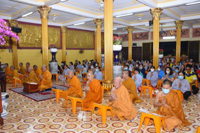 Chư Tăng tịnh xá Lộc Uyển và Phật tử đồng tụng kinh Dược Sư Chư Tăng tịnh xá Lộc Uyển và Phật tử đồng tụng kinh Dược Sư