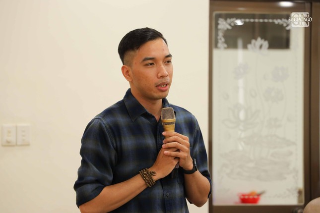 Anh Nguyễn Phú Cường, nguyên Phó Chủ nhiệm Câu lạc bộ cũng có mặt tham dự chia sẻ về kinh nghiệm của bản thân với vai trò hiện là Biên tập viên Báo Giác Ngộ
