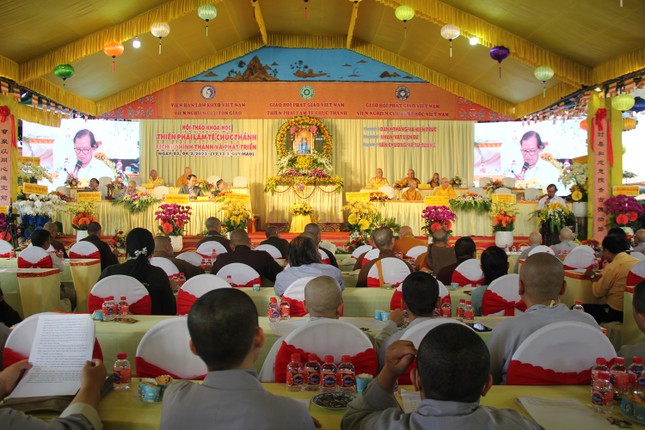 Toàn cảnh buổi trình bày tham luận