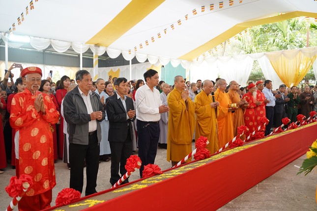 Niêm hương bạch Phật