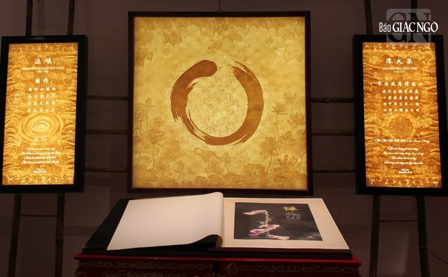 Bộ sách độc bản thơ thiền trên giấy dó