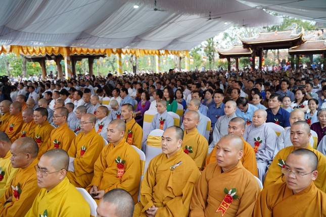 Chư Tăng Ni, Phật tử tham dự buổi lễ Chư Tăng Ni, Phật tử tham dự buổi lễ