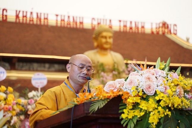 Đại đức Thích Quảng Nguyên báo cáo công tác trùng tu Đại đức Thích Quảng Nguyên báo cáo công tác trùng tu