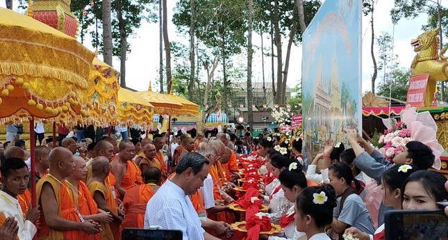 Cắt băng khánh thành Cắt băng khánh thành